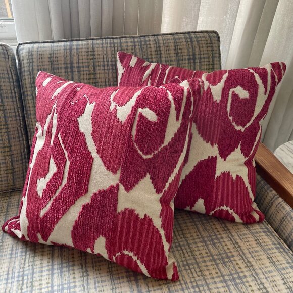 NWT Anthropologie Pair Throw Pillows Pink Raspberry Ikat Linen 18x18 Square Two